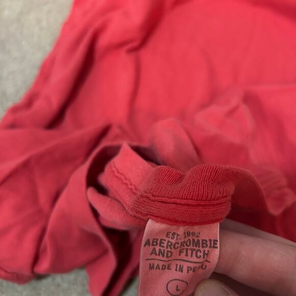 Vintage Y2K Abercrombie & Fitch Spell Out Red Logo Tee Size Large Fitted Moose - Picture 2 of 3